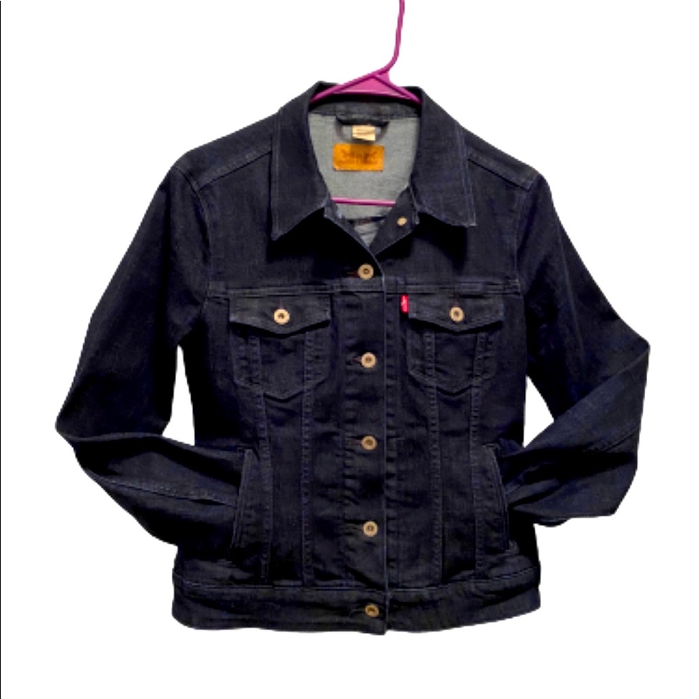 NWOT size medium Levi’s denim jacket